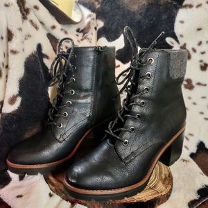 Naturalizer Madalynn2 black lace up boot